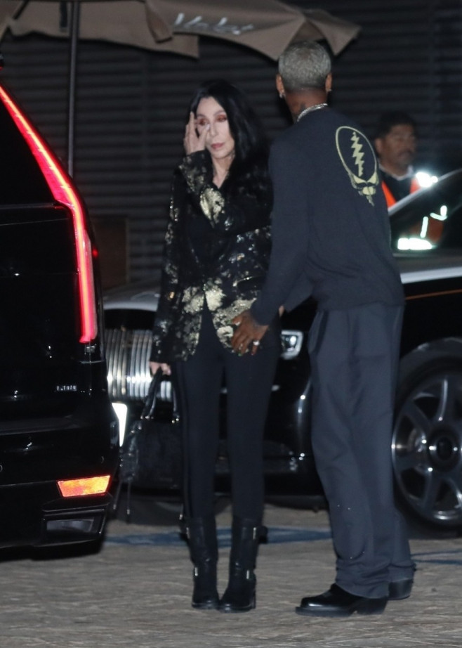 *PREMIUM-EXCLUSIVE* *WEB EMBARGO UNTIL NOVEMBER 23, 2022 UNTIL 2 PM ET* Cher and Alexander Edwards hold hands after dinner with friends at Nobu