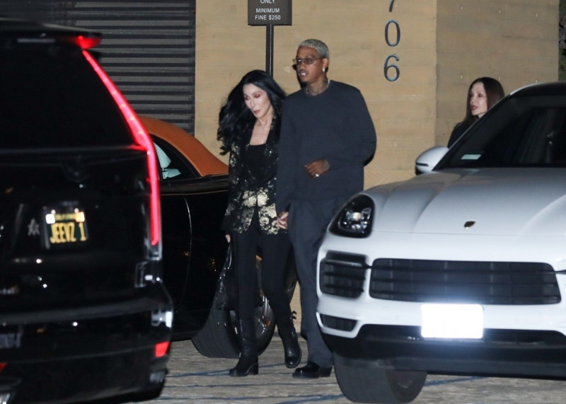 *PREMIUM-EXCLUSIVE* *WEB EMBARGO UNTIL NOVEMBER 23, 2022 UNTIL 2 PM ET* Cher and Alexander Edwards hold hands after dinner with friends at Nobu