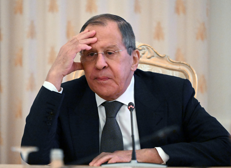 Serghei Lavrov cu mâna pe frunte