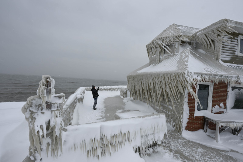 Death toll snowstorm reaches 26 in New York