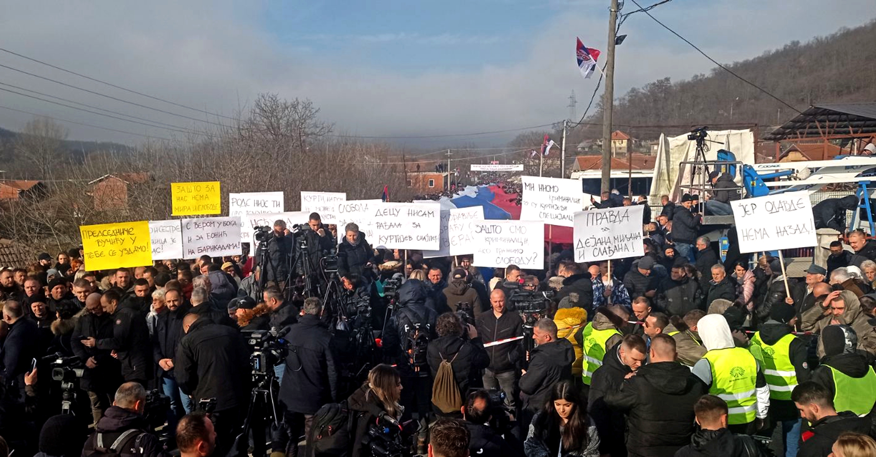 Ministrul de interne din Kosovo acuză Serbia că acționează sub influența Moscovoei pentru a destabiliza regiunea