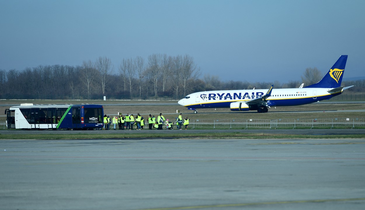 Un avion care a decolat din Bruxelles cu destinația București a aterizat de urgență la Budapesta