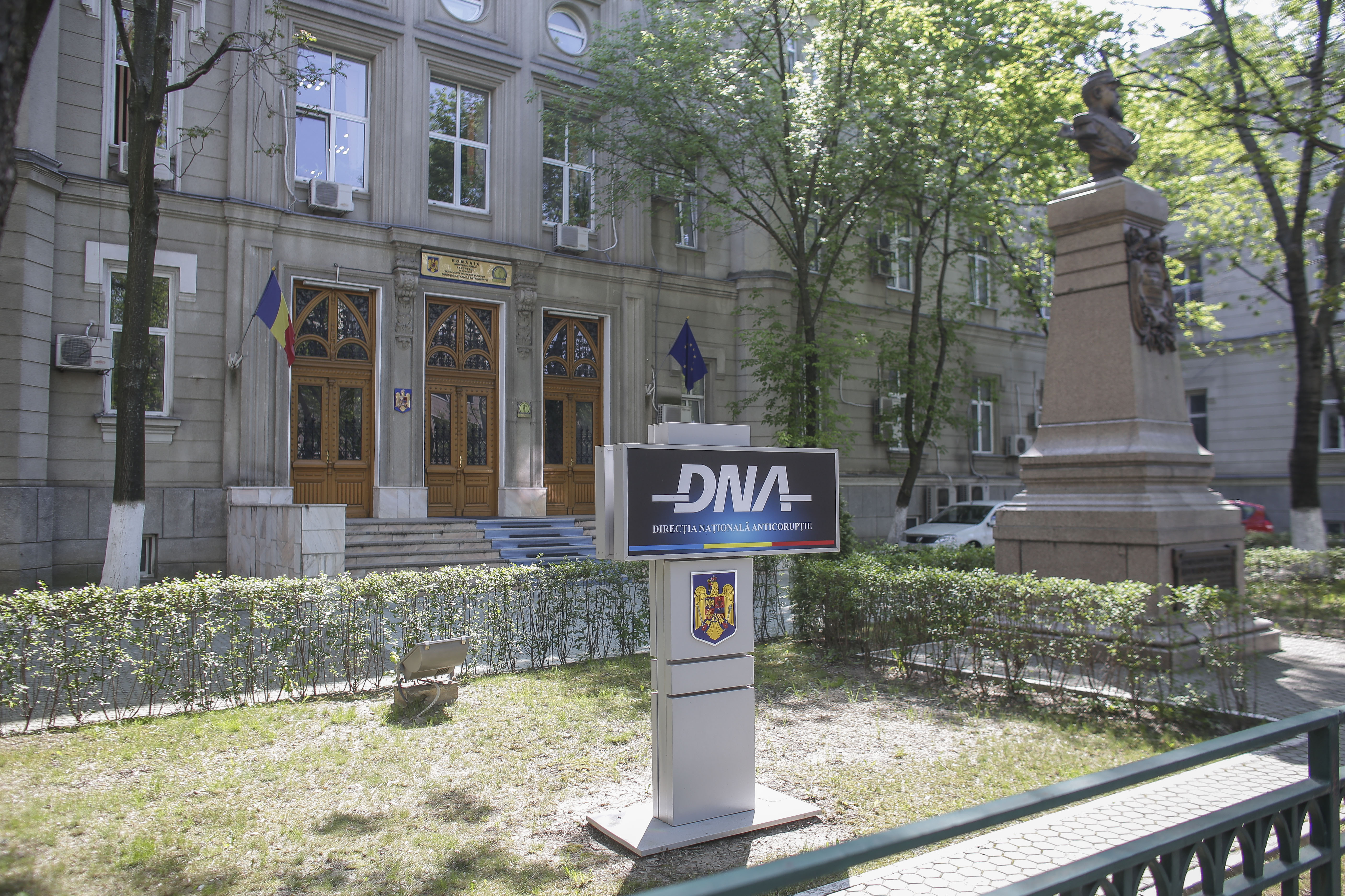Minsterul Justiţiei demarează procedura de selecţie a candidaţilor pentru şefia DNA şi a PÎCCJ