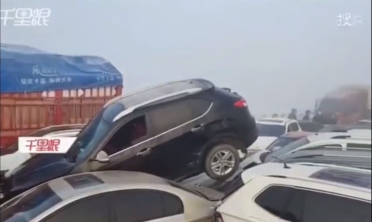 Carambol cu peste 200 de mașini pe o autostradă din China