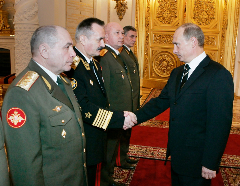 Putin receives top officers on occasion of their promotion