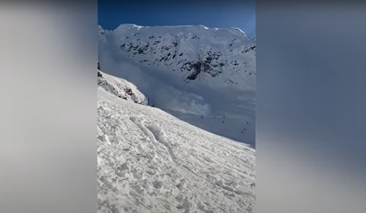 Imagini dramatice cu momentul în care o avalanșă cade peste un grup de schiori, în Austria