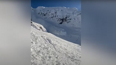 Imagini dramatice cu momentul în care o avalanșă cade peste un grup de schiori, în Austria