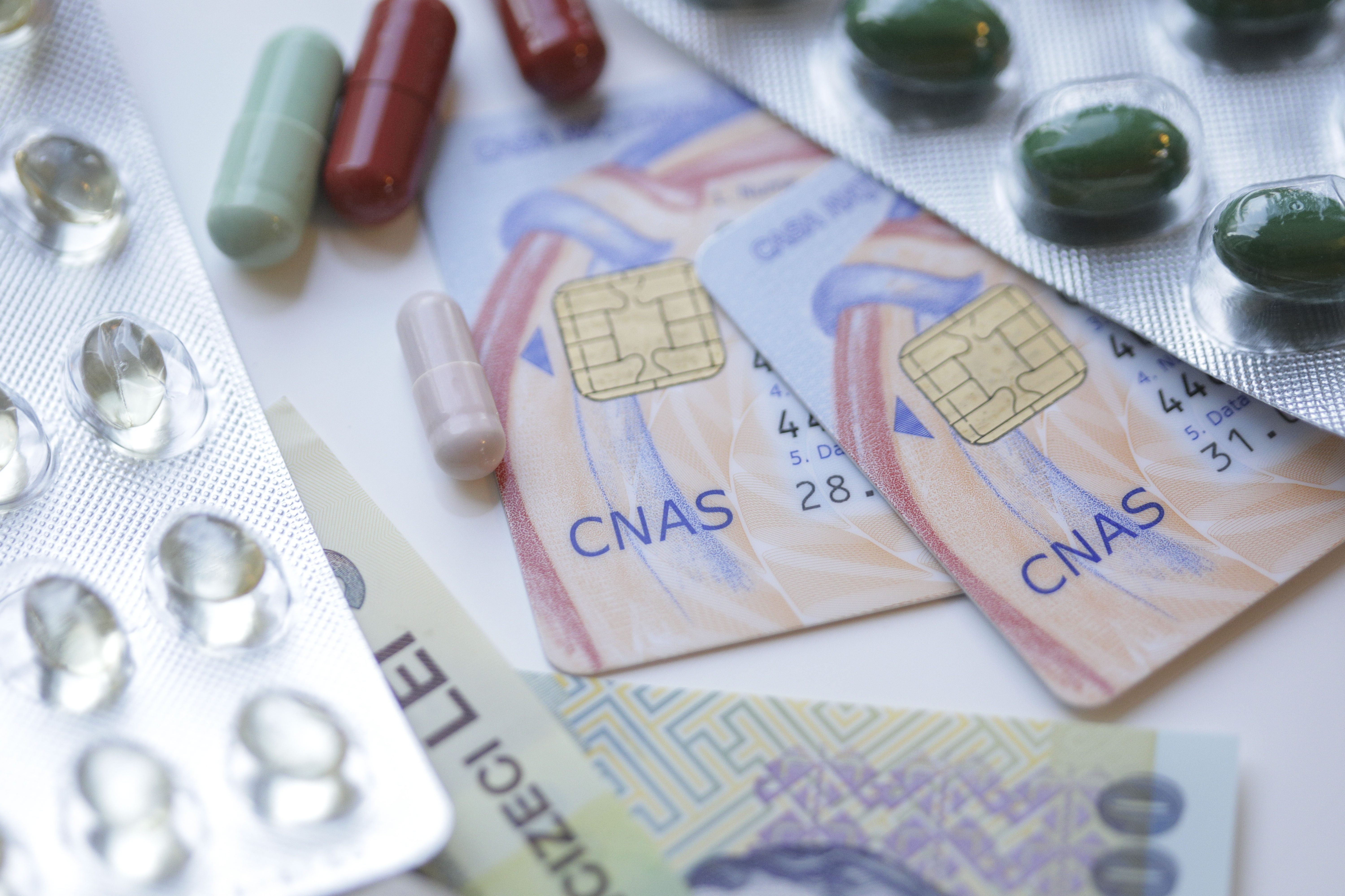Pensionarii cu venituri de până la 1.608 lei vor beneficia de medicamente compensate cu 90% din 2023