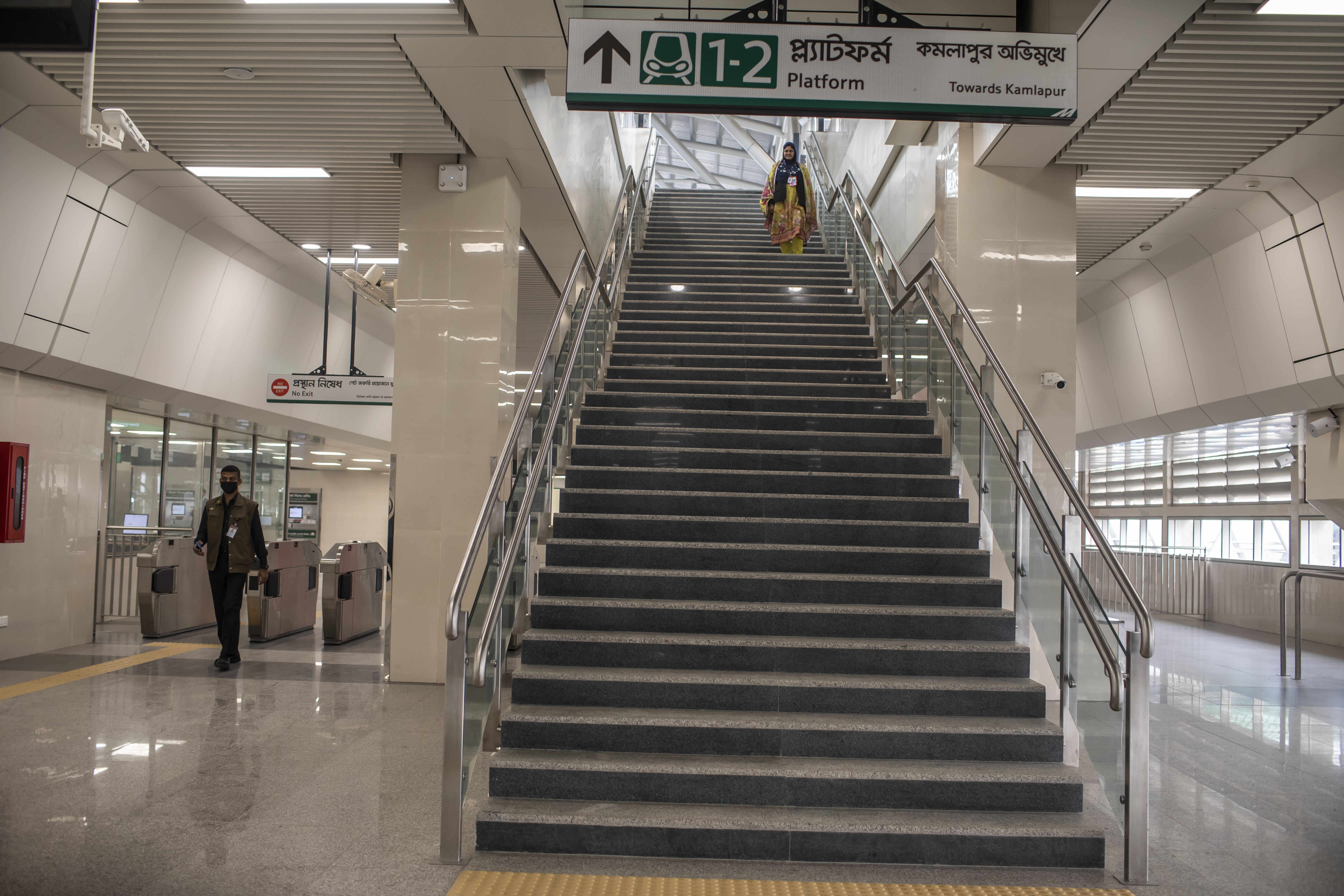 Unul dintre cele mai aglomerate orașe din lume, cu peste 20 de milioane de locuitori, și-a inaugurat prima linie de metrou