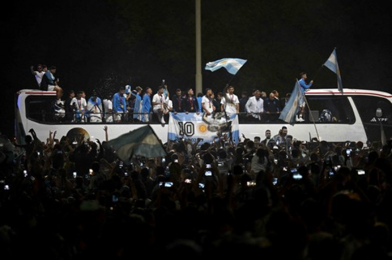 Zeci de mii de fani i-au întâmpinat pe campionii mondiali în Buenos Aires. Foto: Profimedia