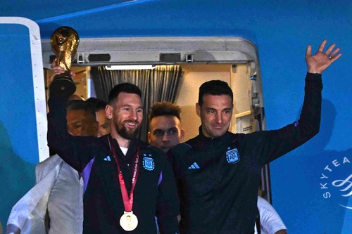 VIDEO Sărbătoare națională în Argentina: Zeci de mii de fani i-au întâmpinat pe campionii mondiali în Buenos Aires