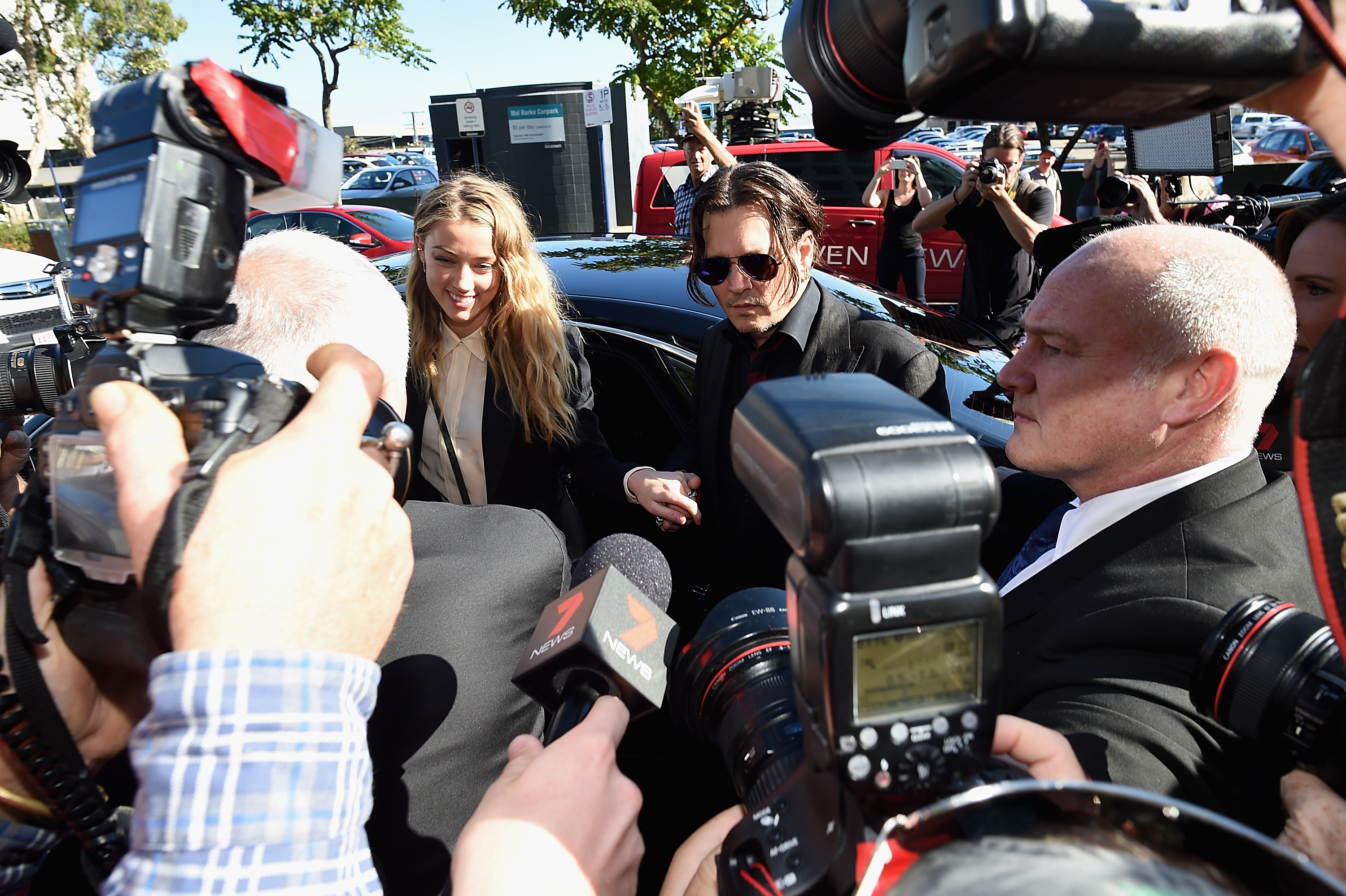 Final în procesul lui Johnny Depp cu fosta soție. Amber Heard renunță la recurs și îi dă actorului un milion de dolari pentru defăimare