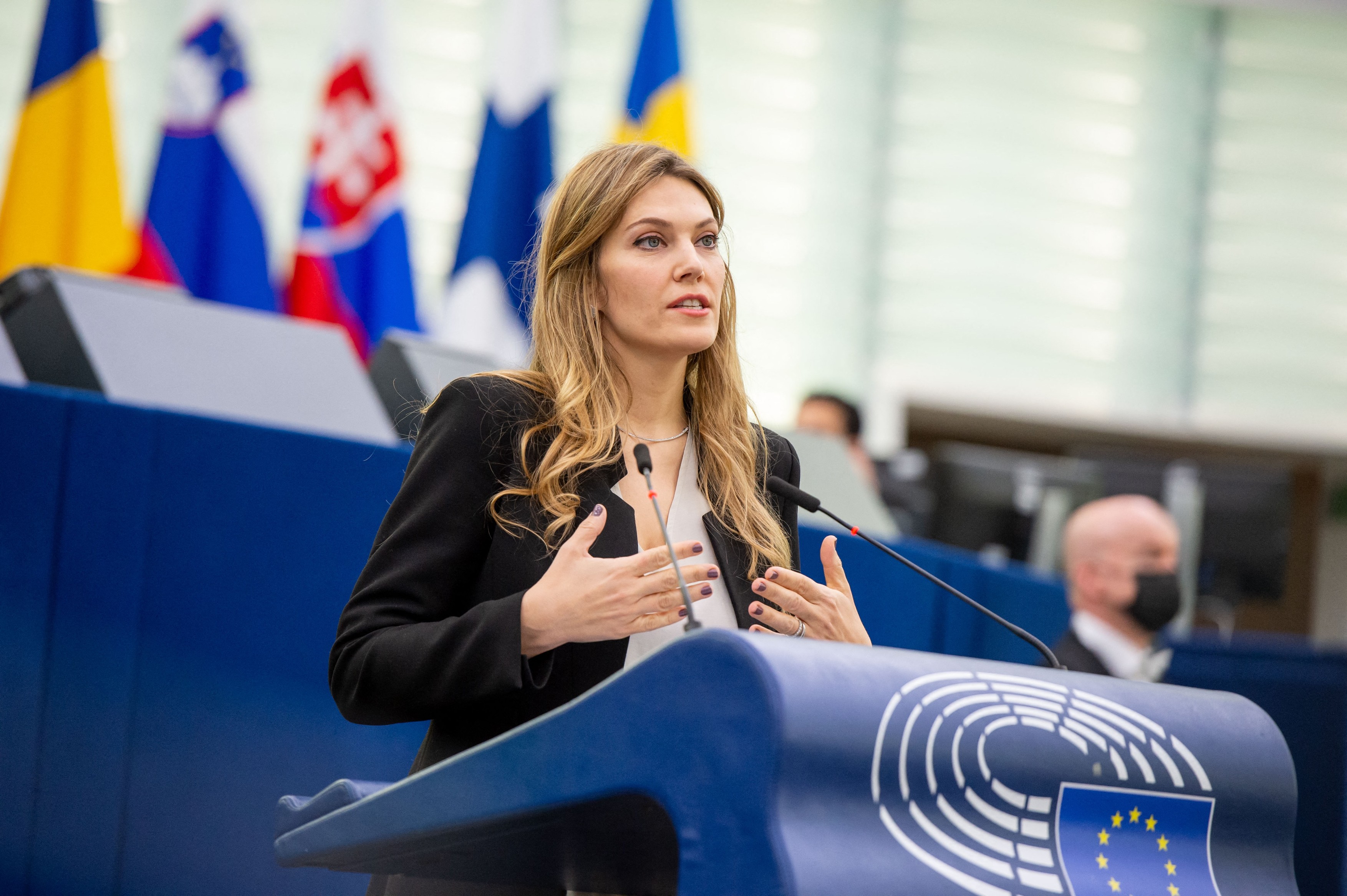 Eurodeputata Eva Kaili, acuzată de corupție, nu scapă de procedura de ridicare a imunităţii parlamentare
