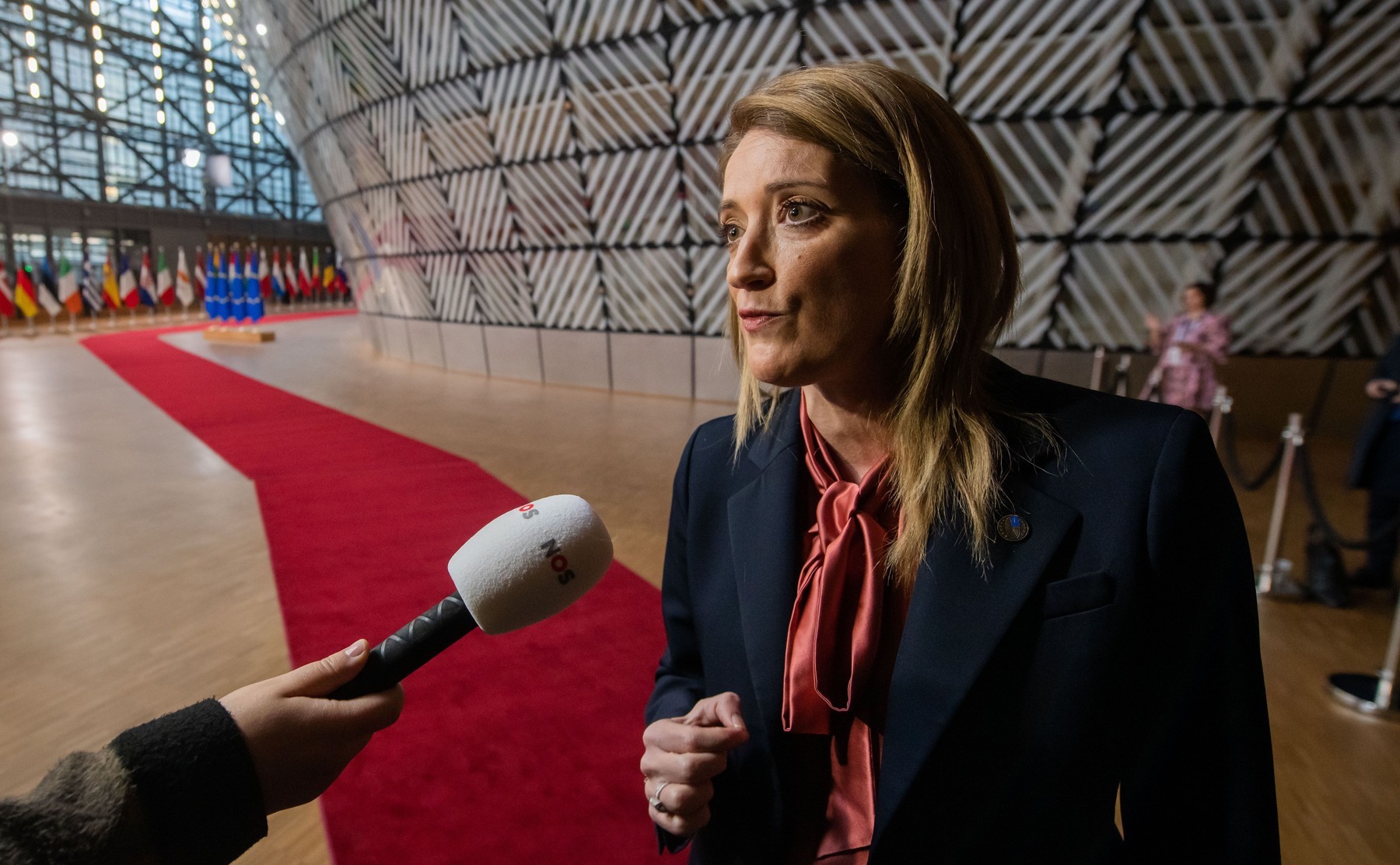 Ce spune Roberta Metsola despre scandalul de corupţie din PE: „Am fost prezentă la percheziţia domiciliară a unei persoane”