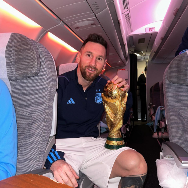 messi-cupa-avion