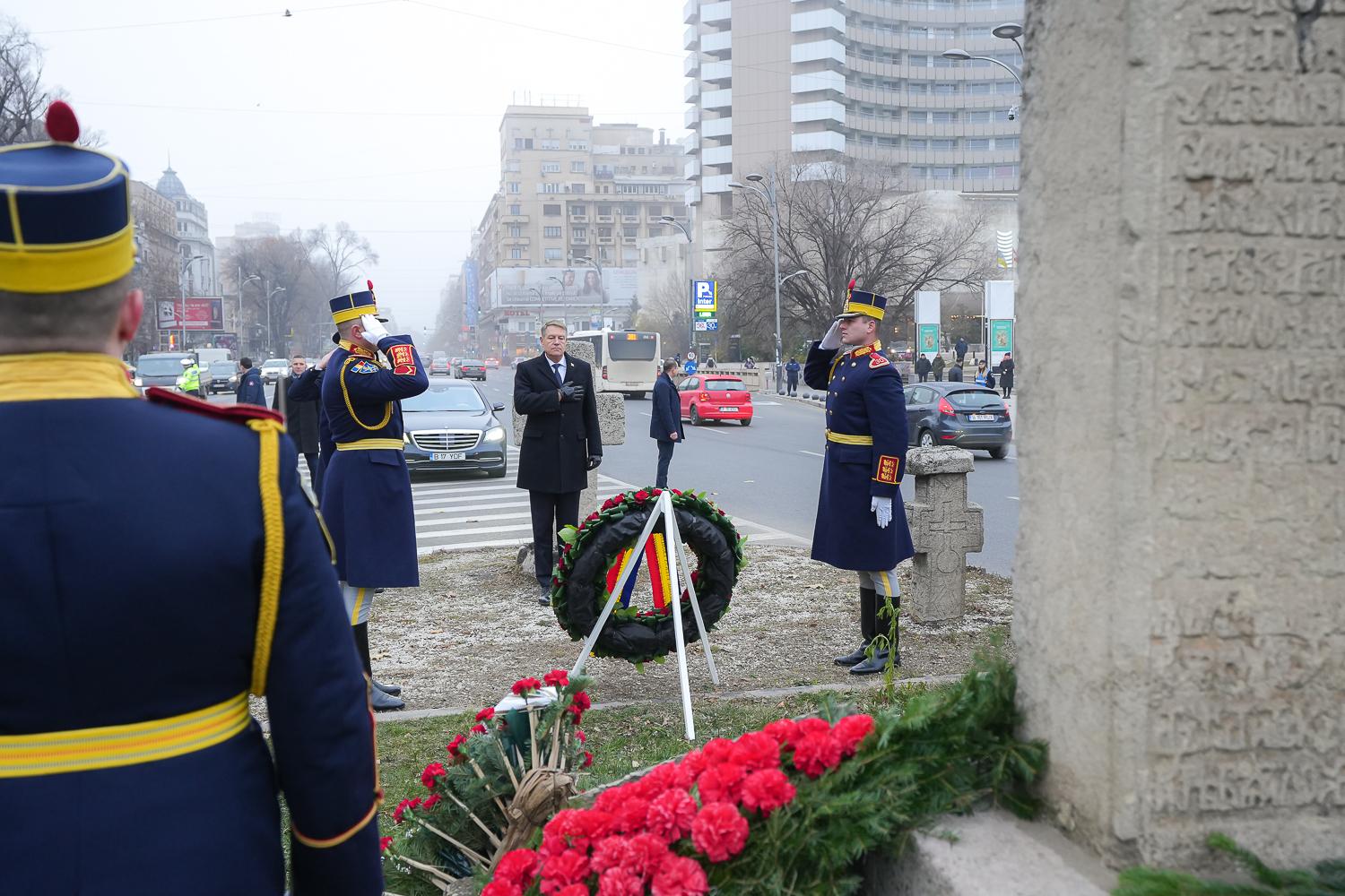 Klaus Iohannis a depus o coroană de flori în memoria victimelor Revoluţiei din 1989