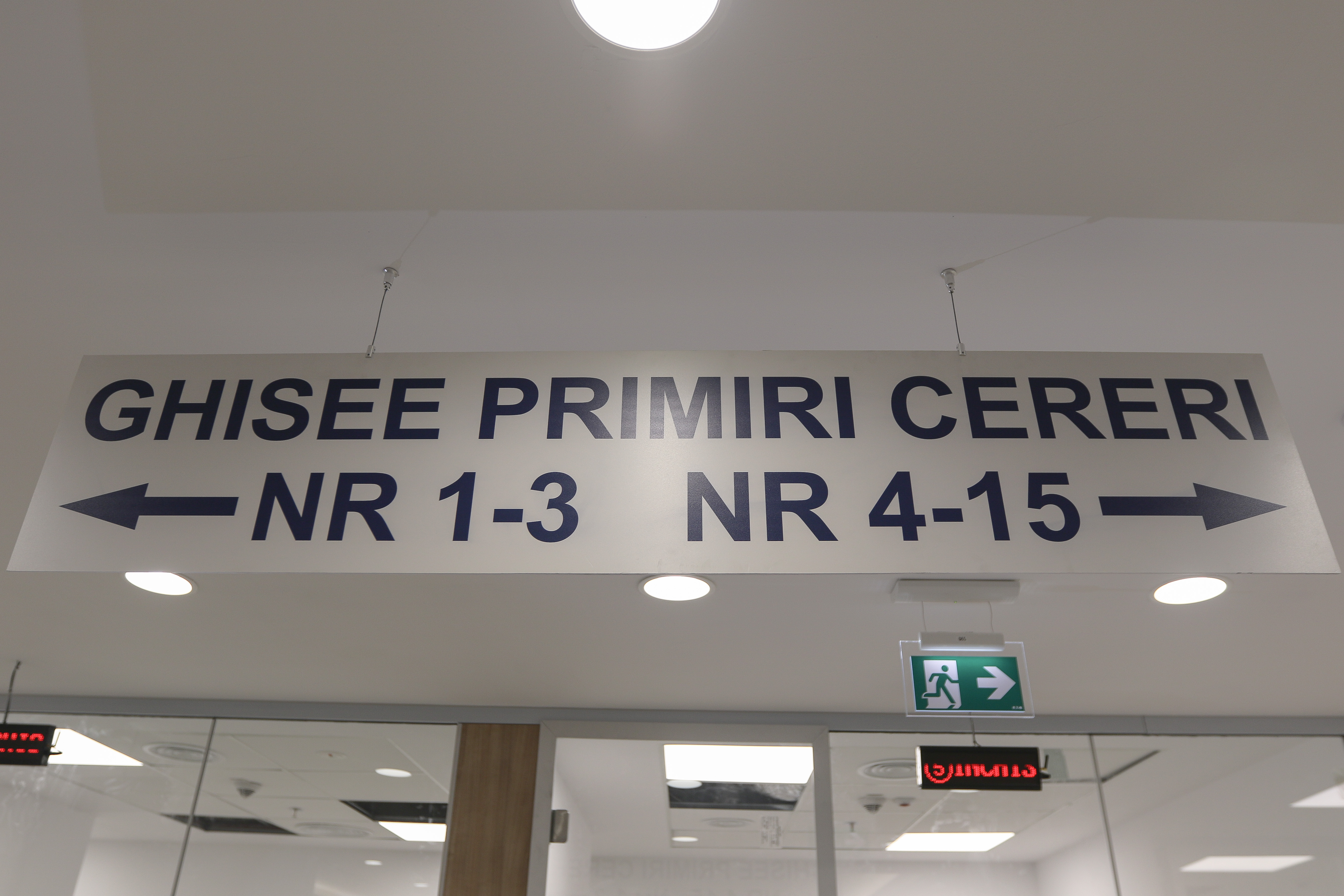 Serviciile care eliberează permise de conducere, paşapoarte şi cărţi de identitate nu vor lucra pe 26 decembrie şi 2 ianuarie