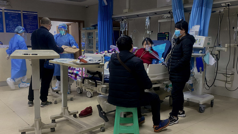 oameni la o sectie de terapie intensiva in china