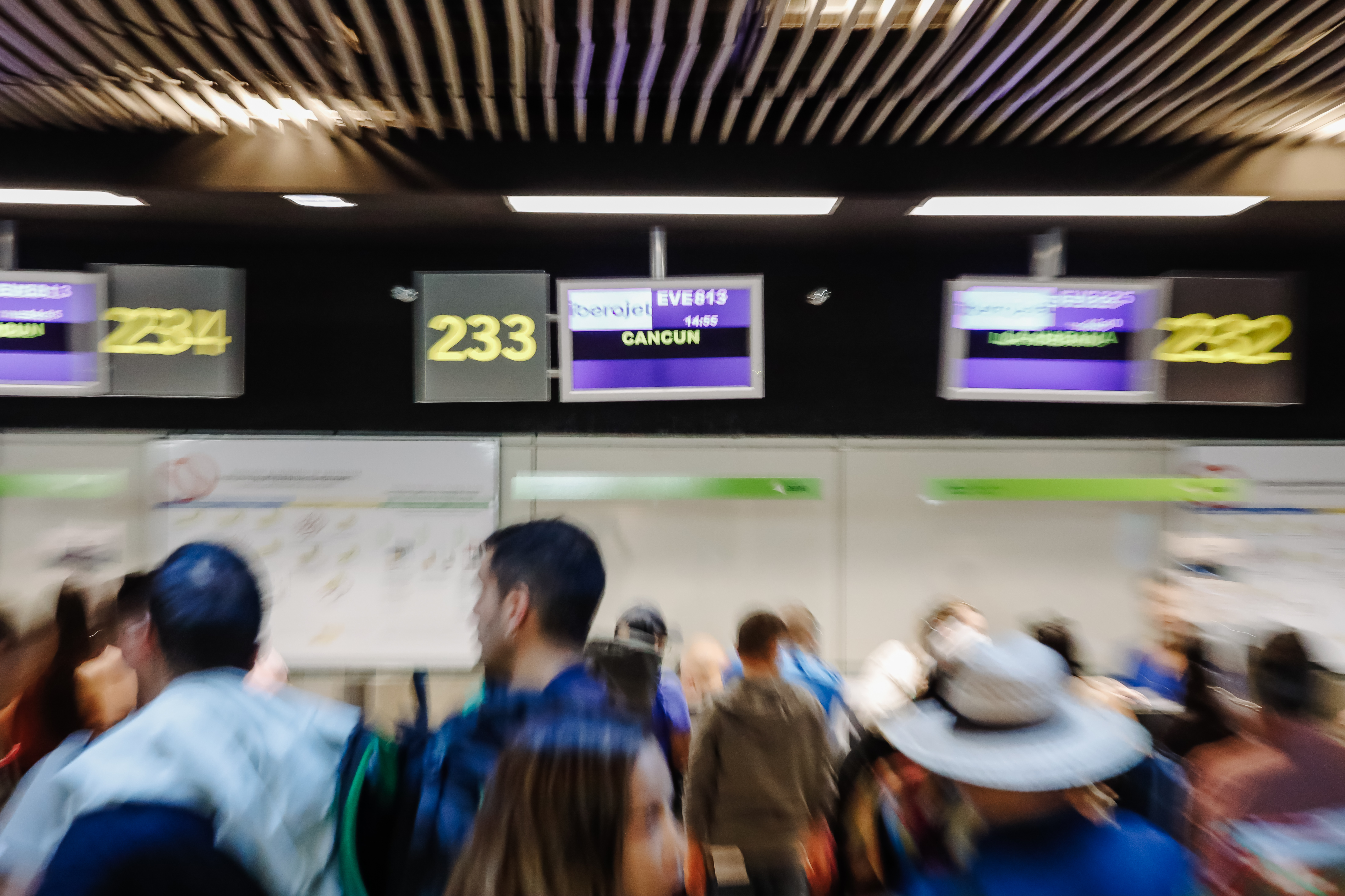 MAE intervine în cazul românilor refuzați la intrarea în Mexic. Ce motive au invocat autoritățile de pe aeroportul din Cancun