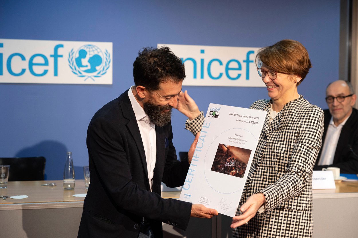 Imaginea unor copii dintr-o zonă de conflict din Etiopia a fost desemnată fotografia anului 2022 de UNICEF