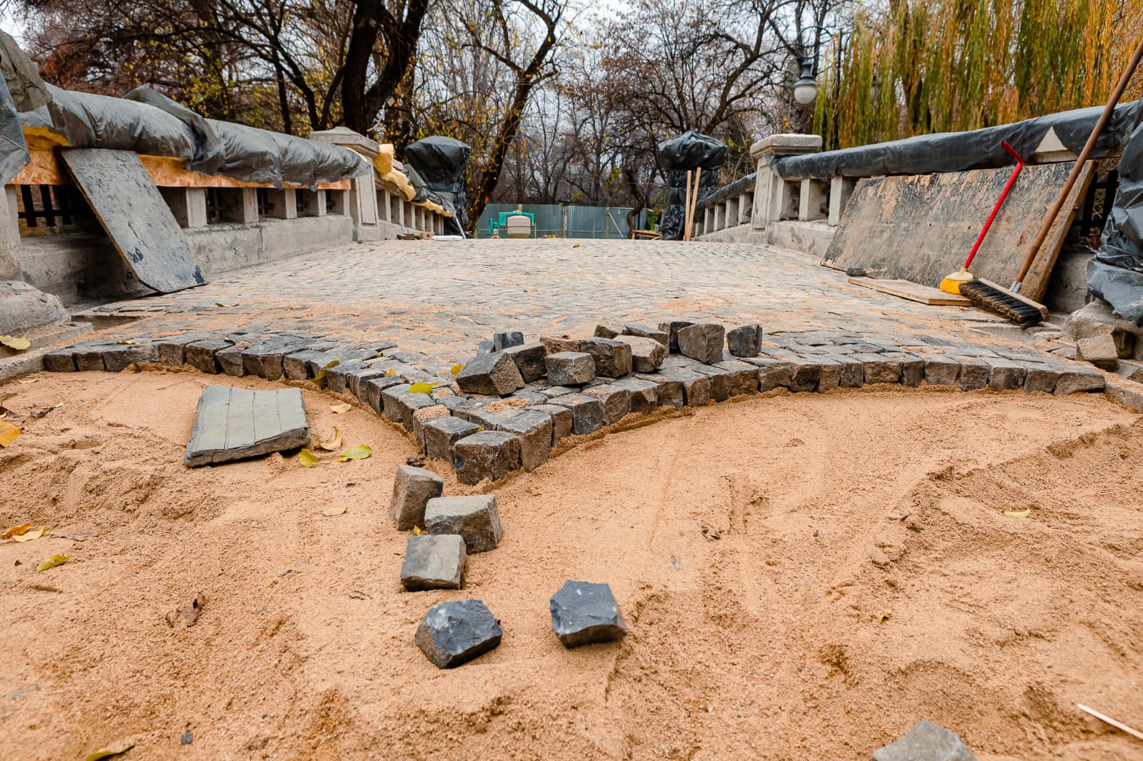 Nicuşor Dan: Reabilitarea Podului Mare din Parcul Cişmigiu e realizată în proporţie de 80%