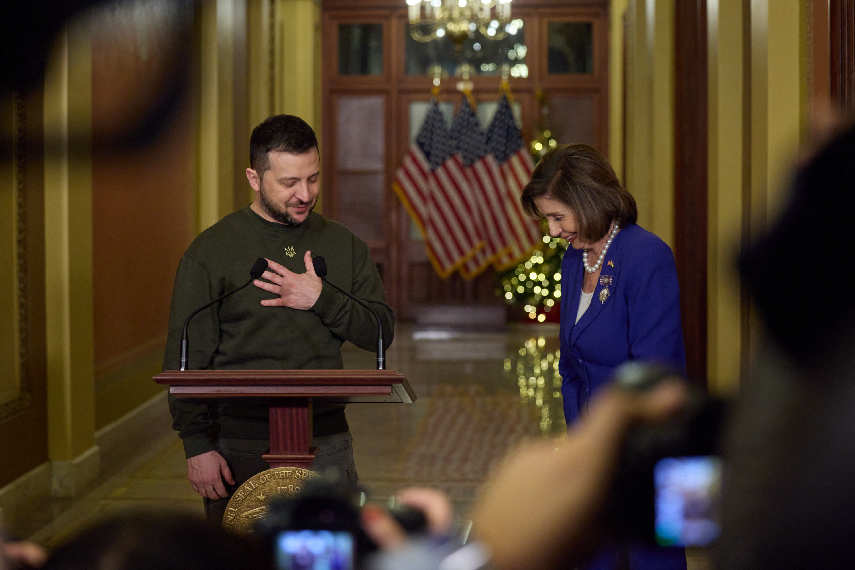 „Am privit cu lacrimi în ochi”. Reacțiile ucrainenilor la vizita istorică a președintelui Zelenski la Washington (CNN)