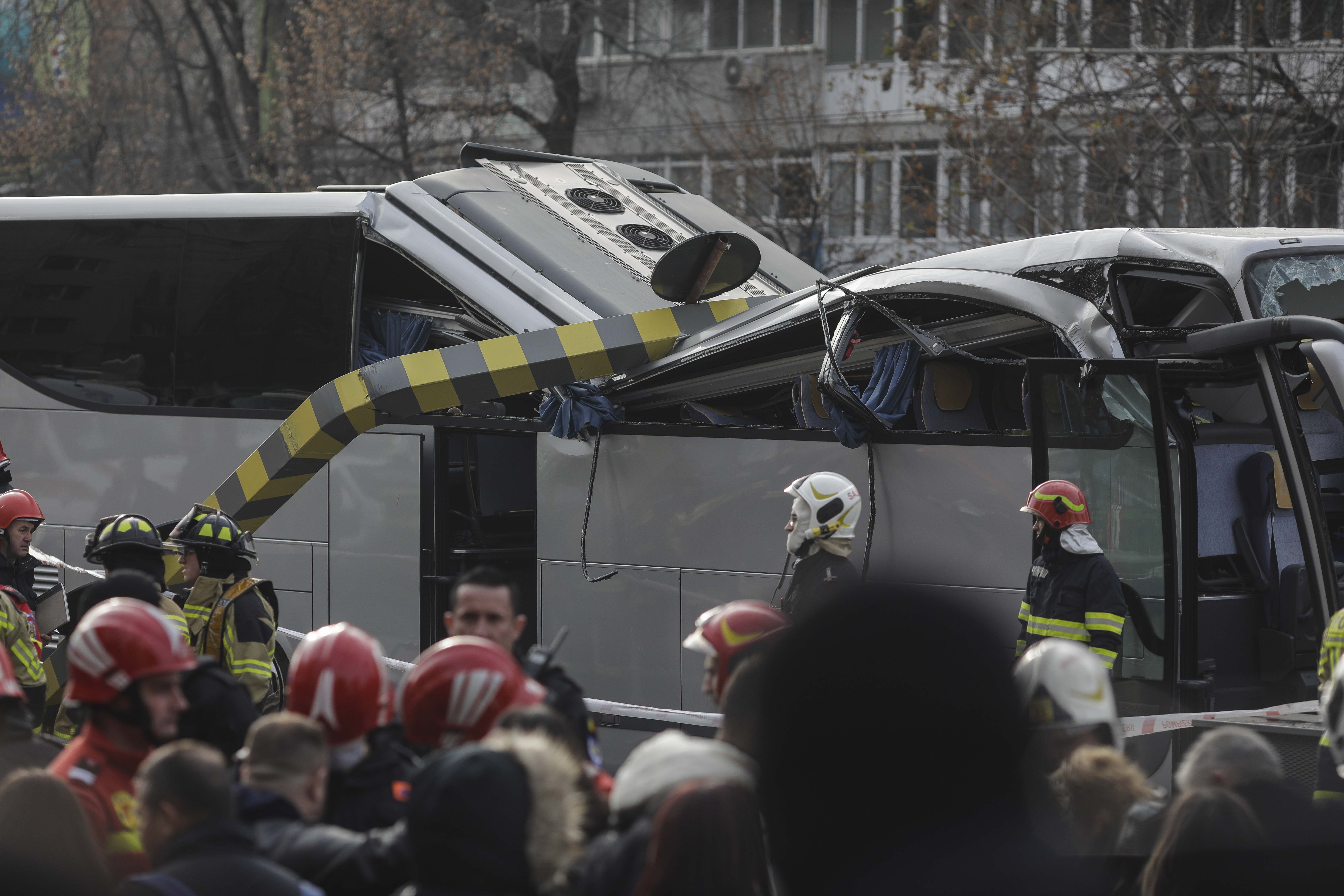 Primele imagini de la accidentul grav de la Pasajul Unirii cu un mort și 22 de răniți
