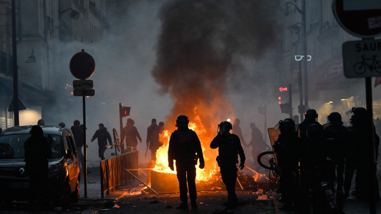 Proteste au izbucnit la locul unde trei kurzi au fost impuscati mortal in Paris