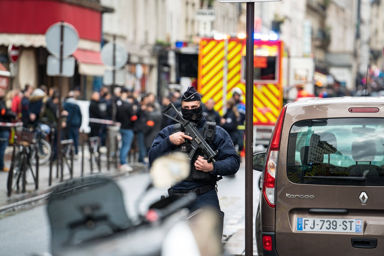 Bărbatul care a ucis trei kurzi în Paris ieşise din închisoare pe 12 decembrie. Ce se ştie până acum despre el
