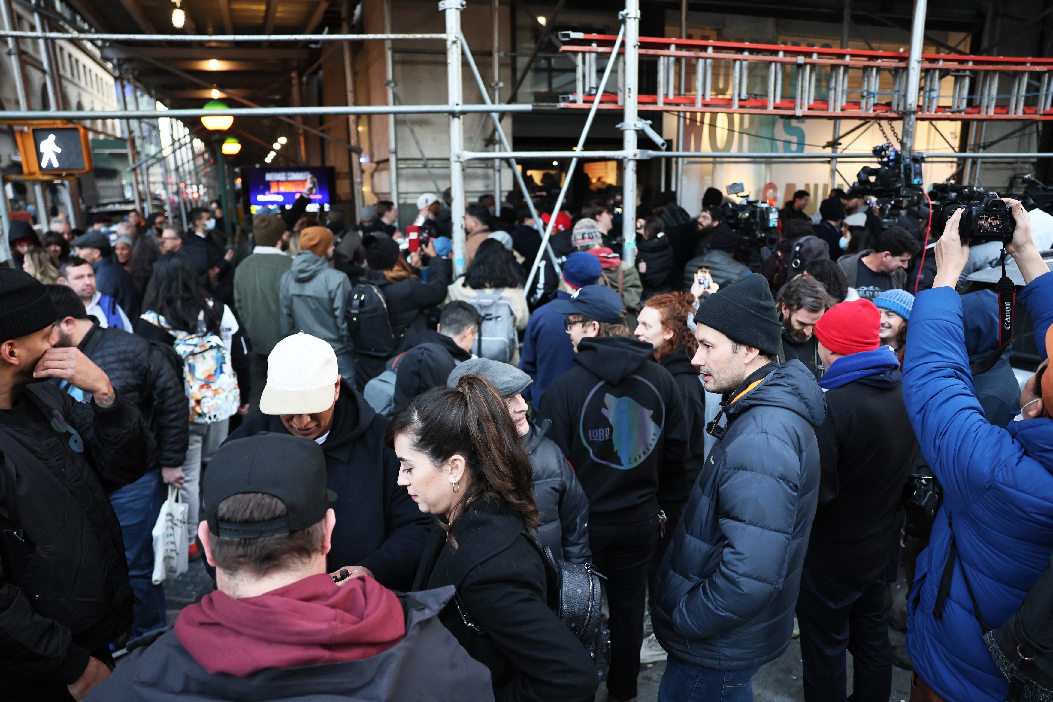 Primul magazin din New York care comercializează legal canabis s-a deschis în inima Manhattanului. "Este doar începutul"