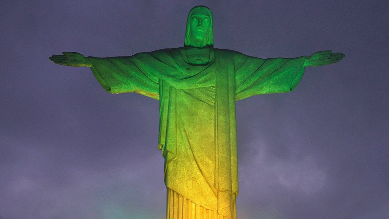 Statuia din Rio de Janeiro luminata pentru Pele