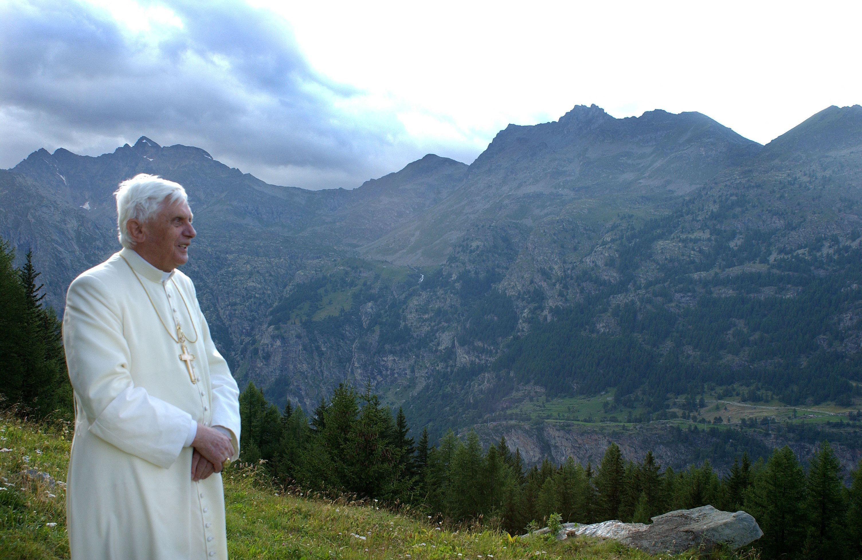 Mesajele liderilor lumii la moartea fostului papă Benedict al XVI-lea. "Un gigant al Credinţei şi al Raţiunii"