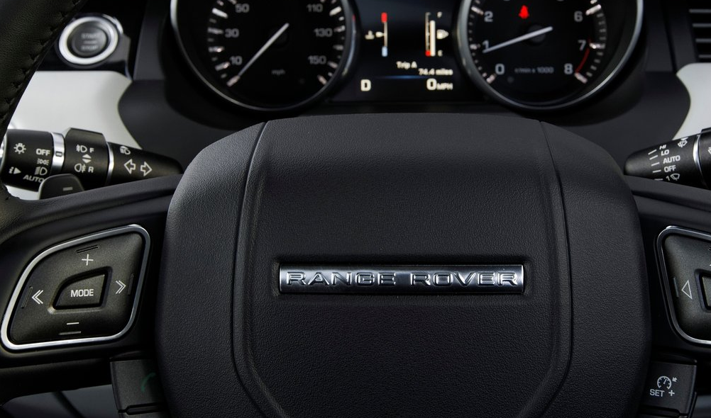 Range Rover căutat în Italia, depistat la ieşirea din ţară, în vama de la Vicovu de Sus