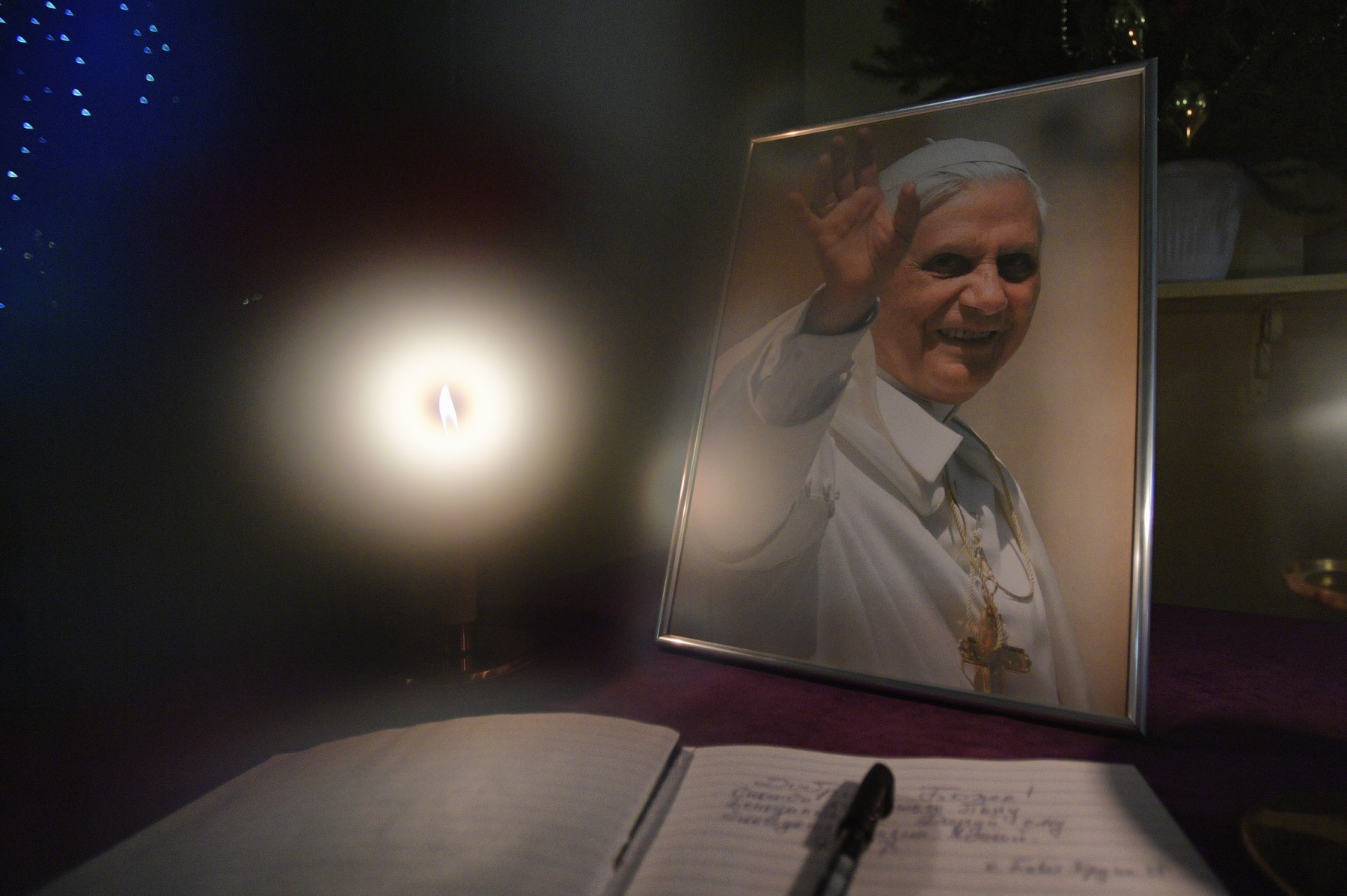 Papa Benedict al XVI-lea cere „iertare” celor care le-a „făcut rău”, în testamentul său spiritual