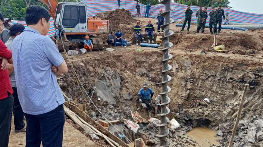 Băiatul vietnamez care a căzut pe 31 decembrie într-un puț îngust a fost declarat mort. Autoritățile încearcă să recupereze trupul