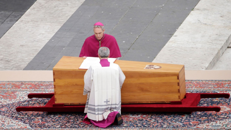 funeraliile fostului papă Benedict al XVI-lea