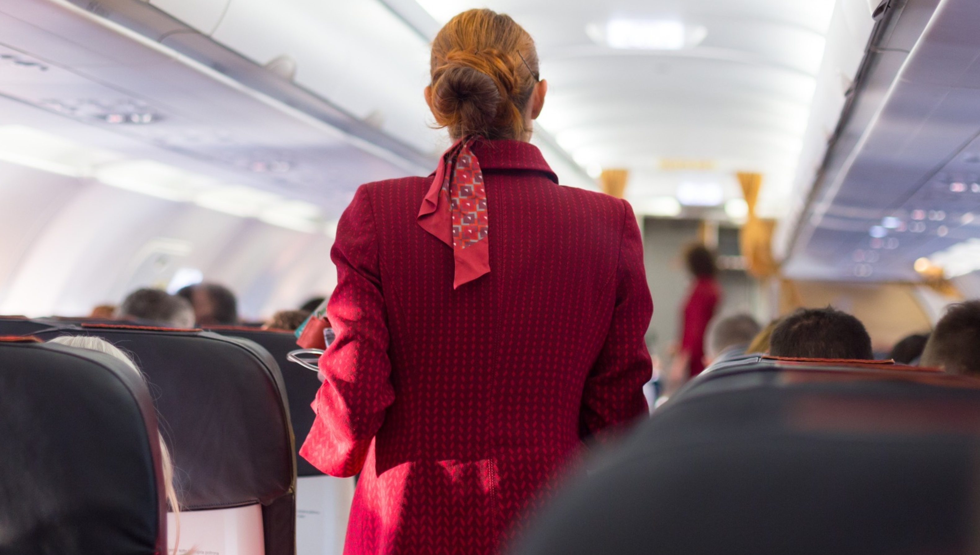 Candidatele pentru postul de stewardesă au fost puse să se dezbrace la interviul de angajare pentru o importantă companie aeriană