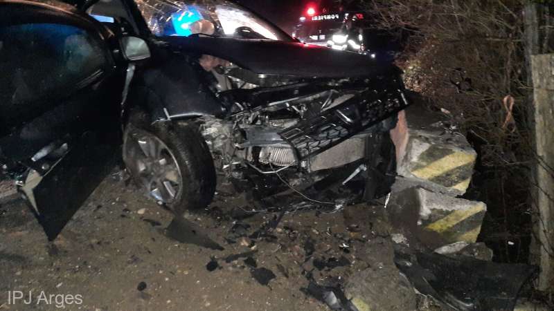 Accident grav în Argeș: Doi bărbaţi răniţi într-un accident rutier, unul găsit în stop cardio-respirator