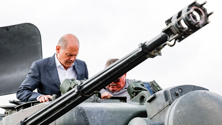 Olaf Scholz inspectează un sistem Gepard