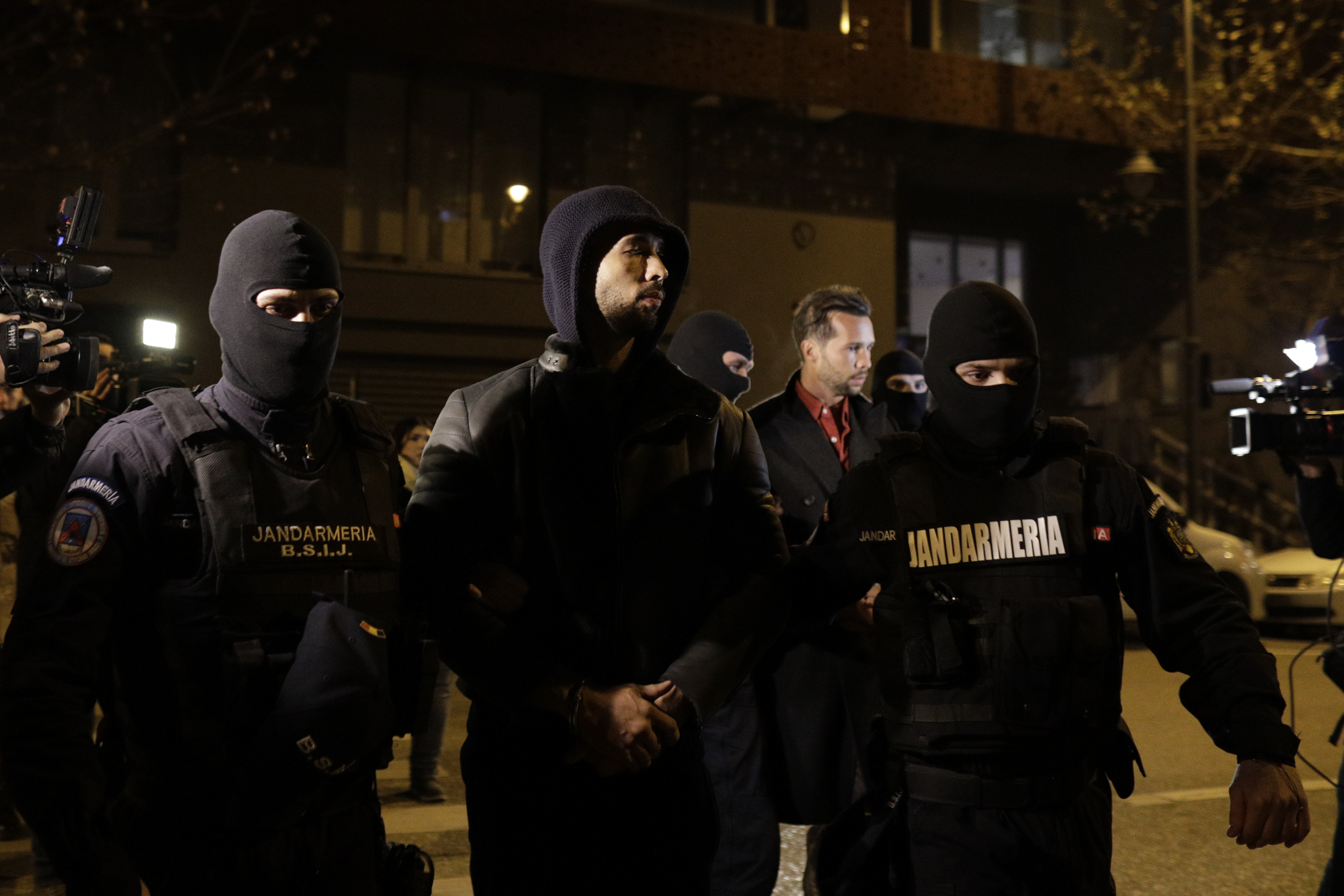 Stenograme din dosarul fraților Tate. Cei doi și-ar fi obligat victimele să își tatueze numele lor