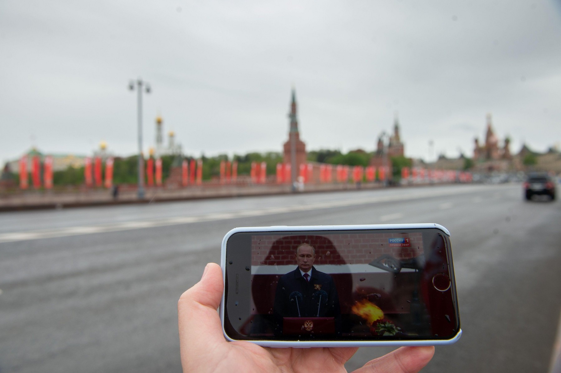 Cum a ajuns telefonul mobil cel mai mare ucigaș de ruși pe frontul din Ucraina
