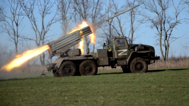 Lansator de rachete de tip „Katiușa” al armatei ruse în Ucraina