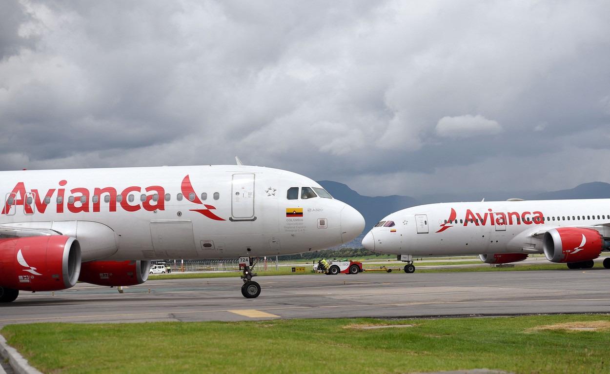 Două cadavre, găsite în trenul de rulare al unui avion aterizat la Bogota. Se pare că aeronava a făcut mai multe curse cu ele la bord