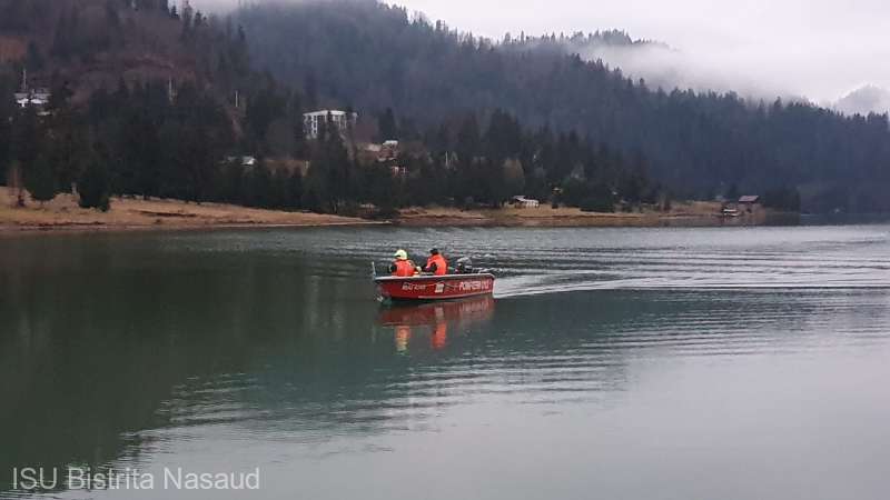 Trei tineri din Mureş au căzut de pe hidrobicicletă în lacul Colibiţa. Unul este dat dispărut