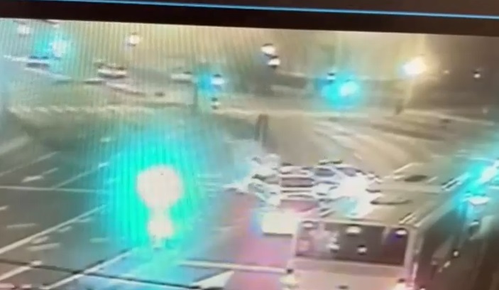 Momentul când o mașină de poliție este lovită de un taxi, la Timișoara. Imagini de pe camerele de supraveghere