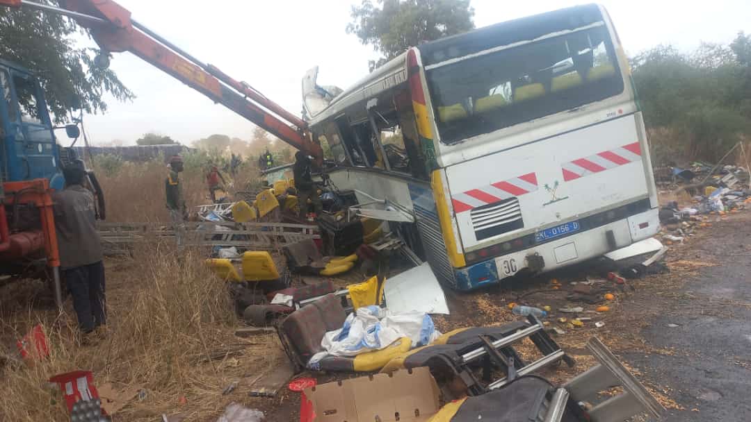 Cel puțin 40 de oameni au murit şi alte zeci sunt răniţi după ce două autobuze s-au ciocnit în Senegal
