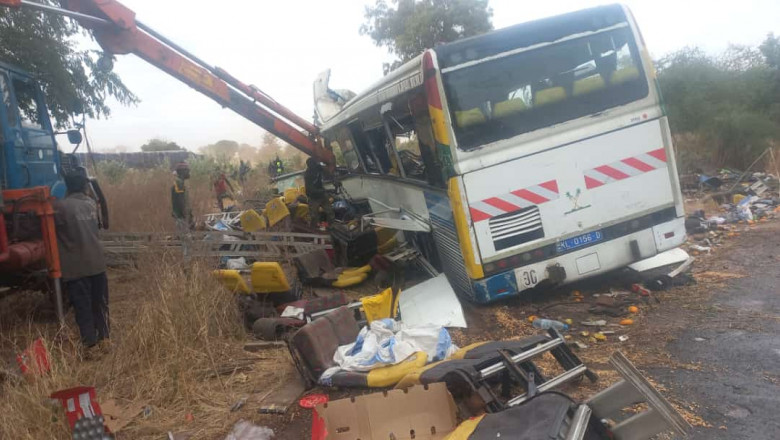 Cel puțin 40 de persoane au murit şi mai bine de 80 au fost rănite în coliziunea a două autobuze în Senegal