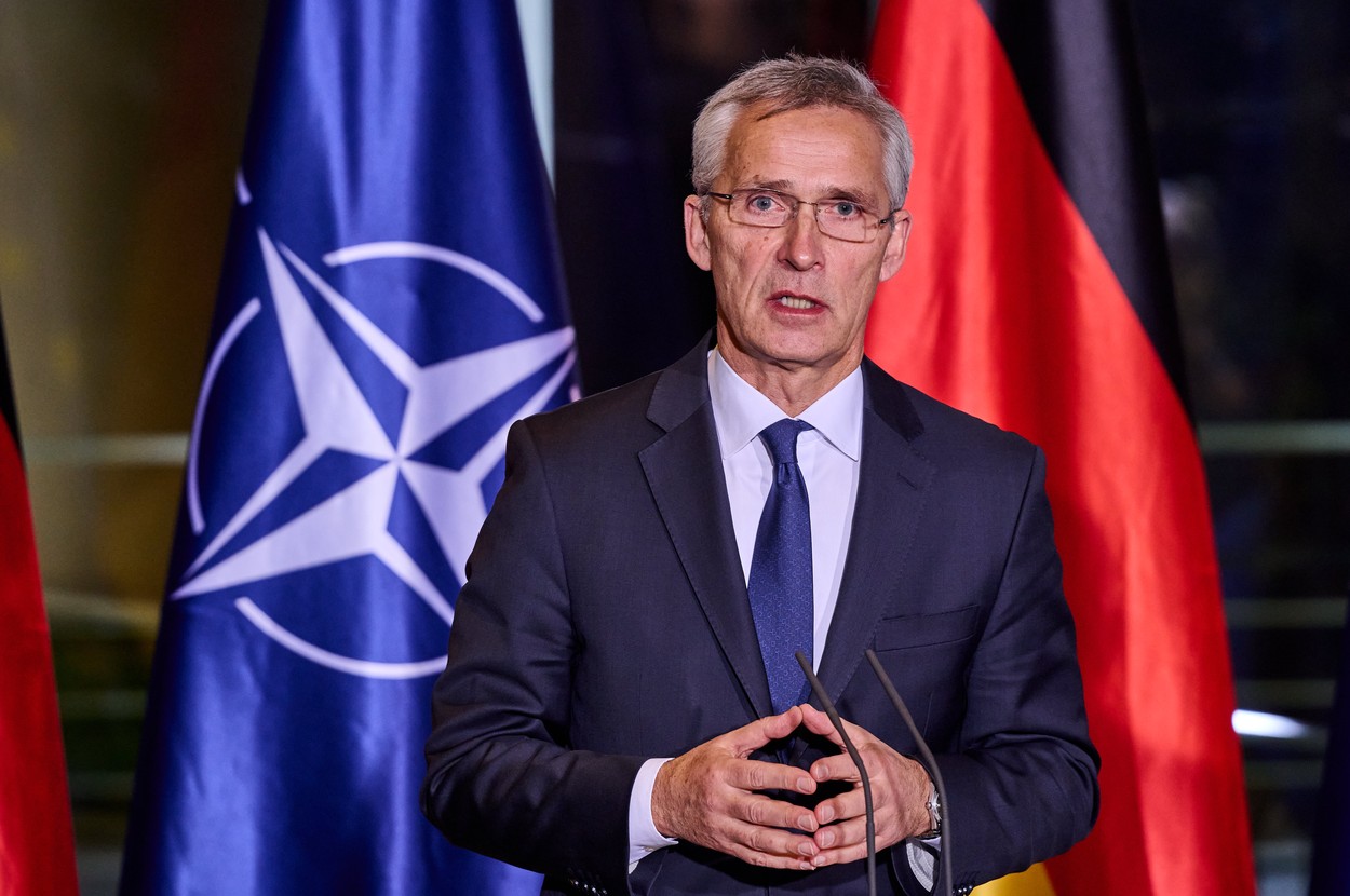 Stoltenberg spune că piloţii ucraineni au început deja antrenamentele pe avioane F-16