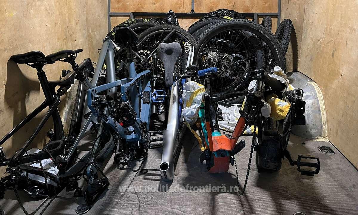 Un ucrainean a încercat să iasă din România cu biciclete de 30.000 de euro furate din Elveția