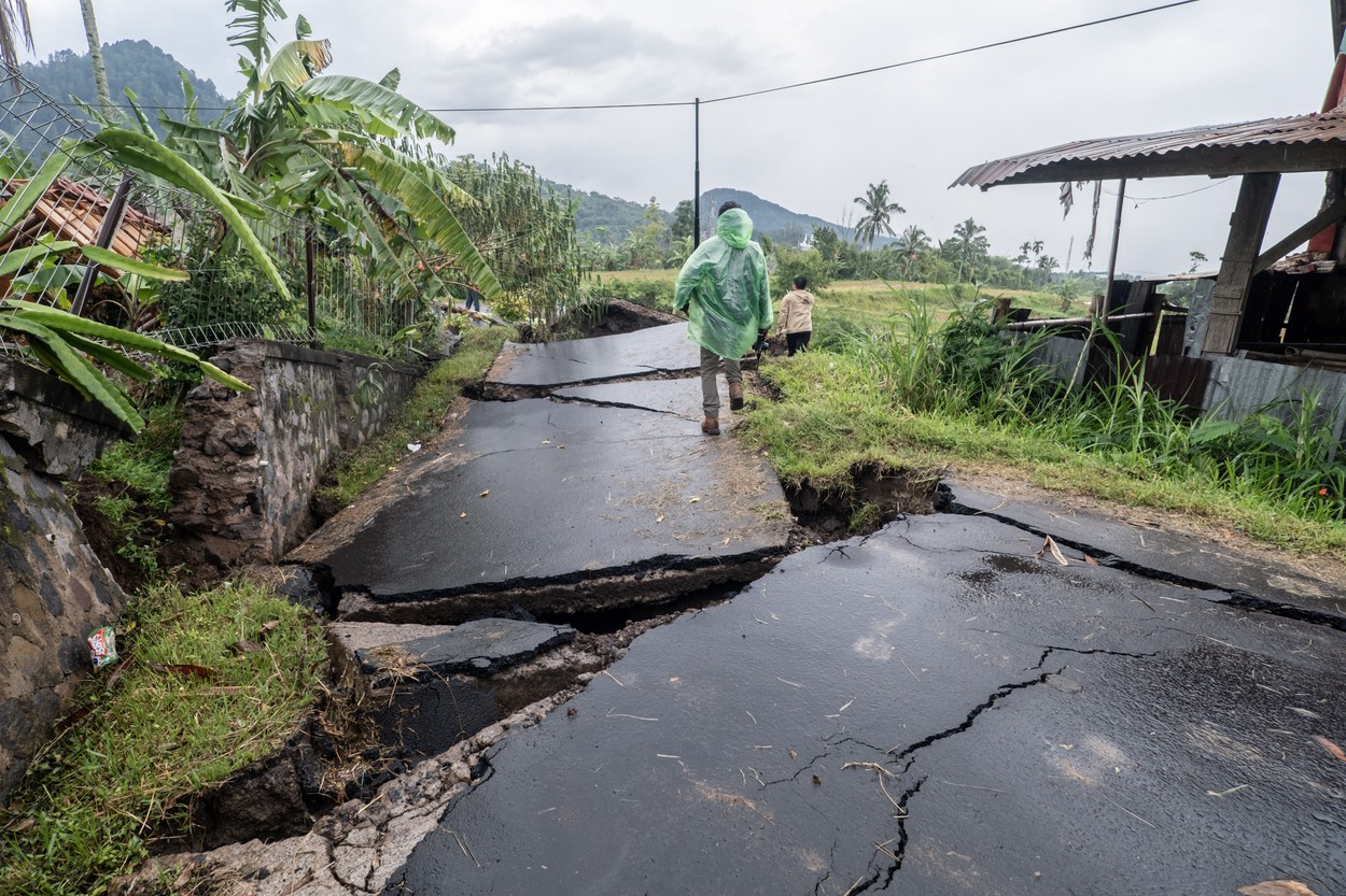 Un cutremur cu magnitudinea 7,7 s-a produs în Indonezia